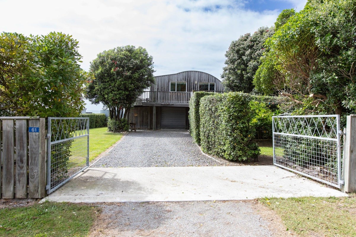 61 Akitio Esplanade, Pongaroa - Carousel 1