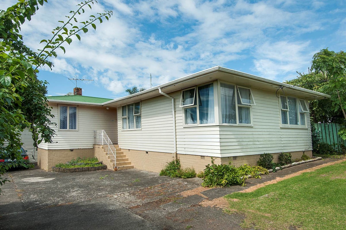 126 Cobham Crescent, Kelston, Auckland - Carousel 2