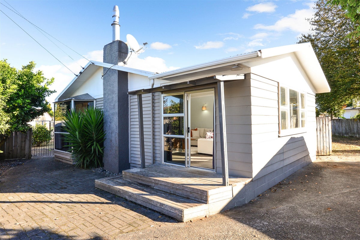82 Mount View Road, Melville, Hamilton - Carousel 1