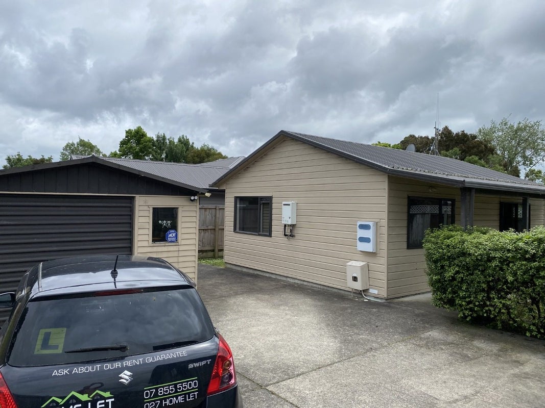 25 Montgomery Crescent, Bader, Hamilton - Carousel 1