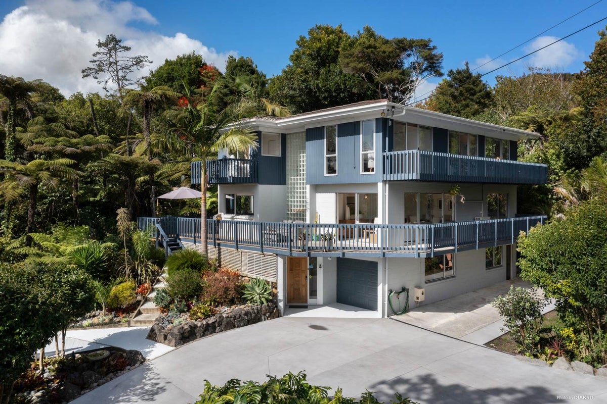 4 South Lynn Road, Titirangi, Auckland - Carousel 1