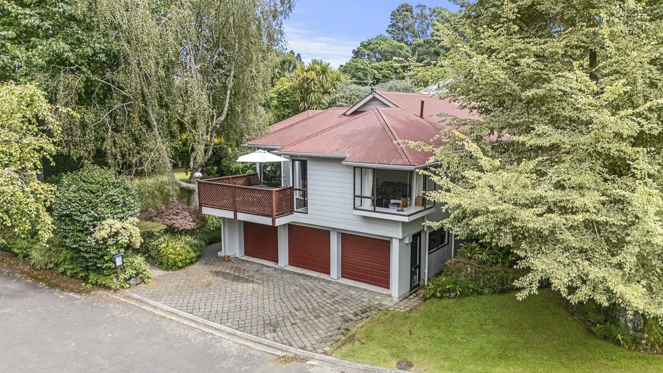6A Spencer Place, Merrilands, New Plymouth - Carousel 1