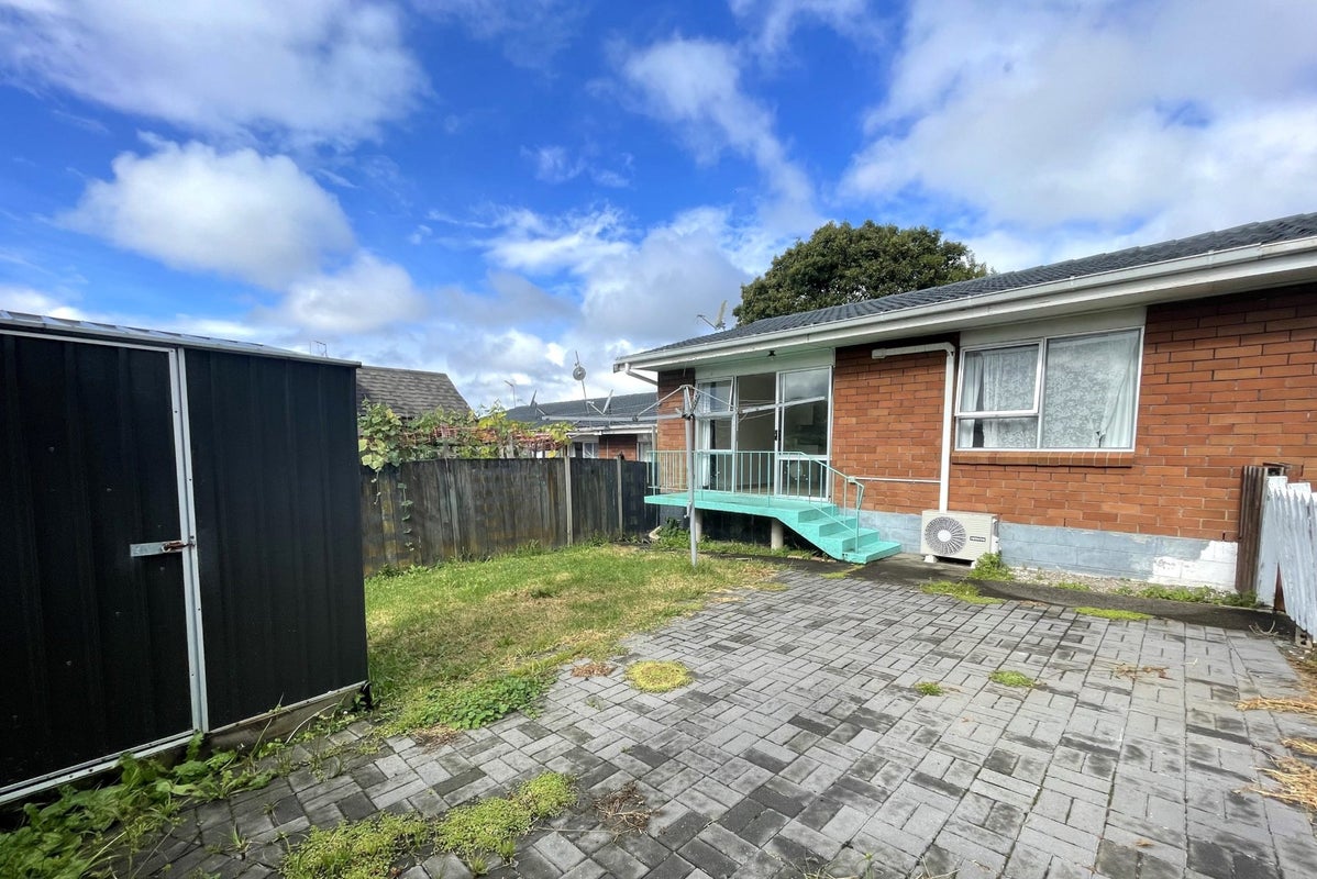 2/102 Lynwood Road, New Lynn, Auckland - Carousel 1