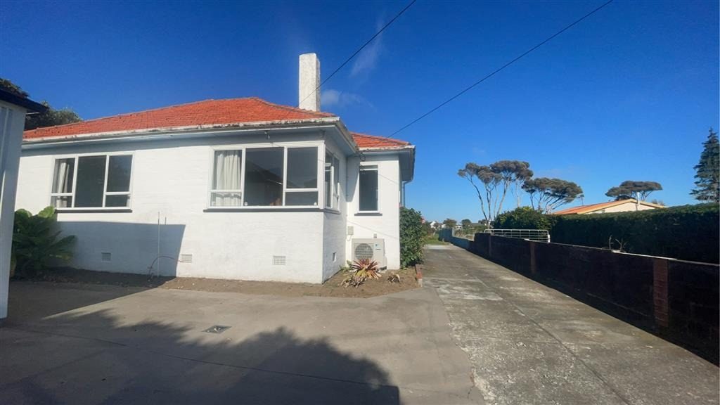 9 Plympton Street, Brooklands, New Plymouth - Carousel 1