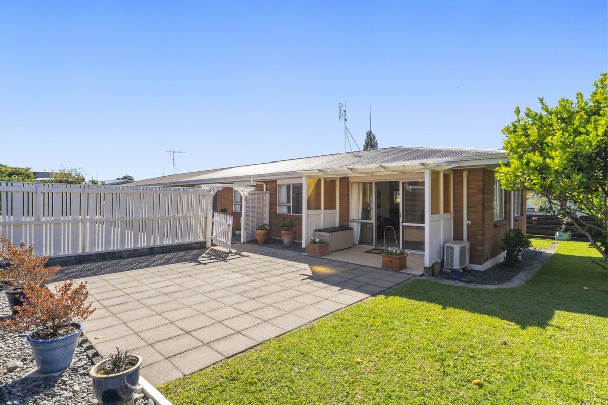 11B Balmoral Terrace, Otumoetai, Tauranga - Carousel 1