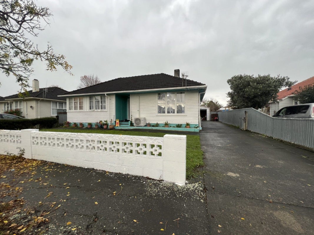 16 Cardiff Street, Awapuni, Palmerston North - Carousel 13