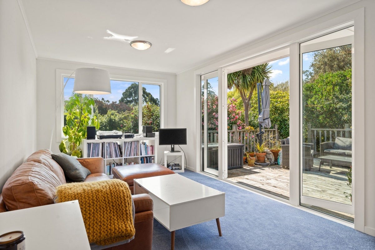 23 Solar Terrace, Broad Bay, Dunedin - Carousel 2