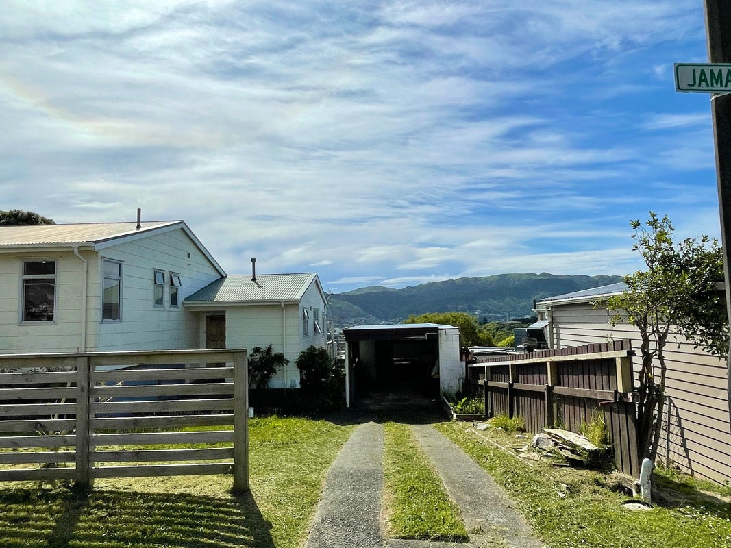 94 Jamaica Drive, Grenada North, Wellington - Carousel 21