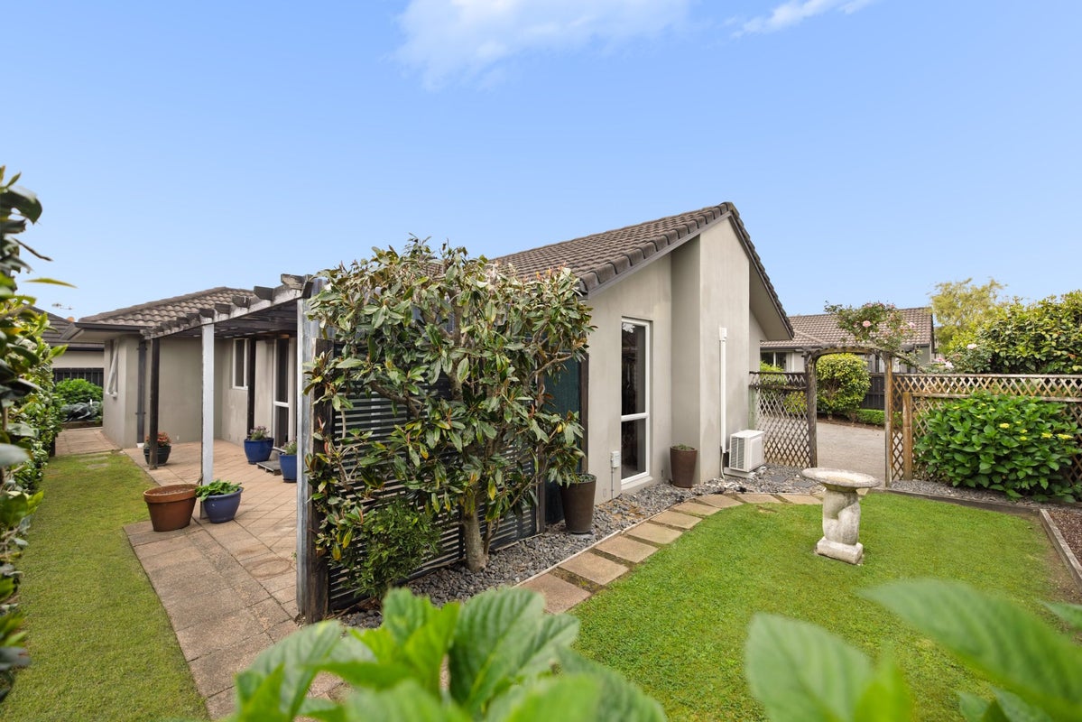 14 Glencoe Court, Pyes Pa, Tauranga - Carousel 2