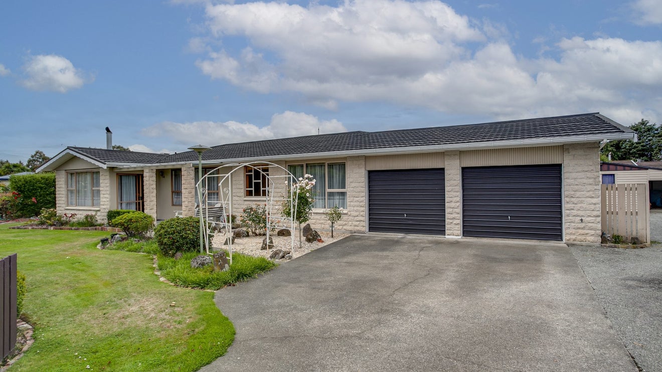 16 Acacia Drive, Levels, Timaru - Carousel 1