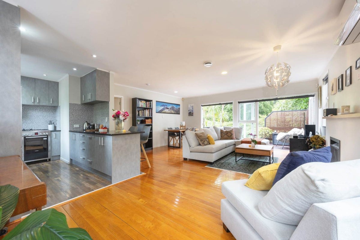 183 Golf Road, Titirangi, Auckland - Carousel 2