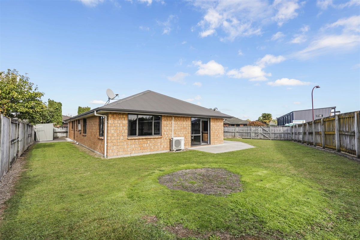 64 Coleraine Drive, Rototuna, Hamilton - Carousel 13