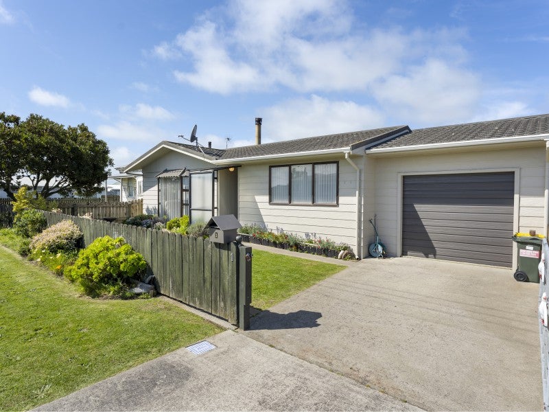 1 Taylor Street, Foxton Beach, Foxton - Carousel 1