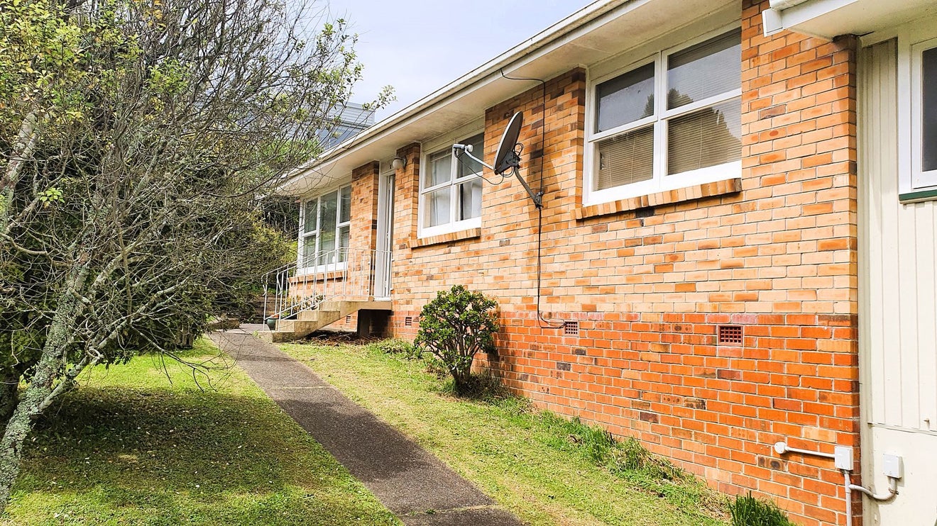 73 Lynden Avenue, Hillcrest, Auckland - Carousel 1