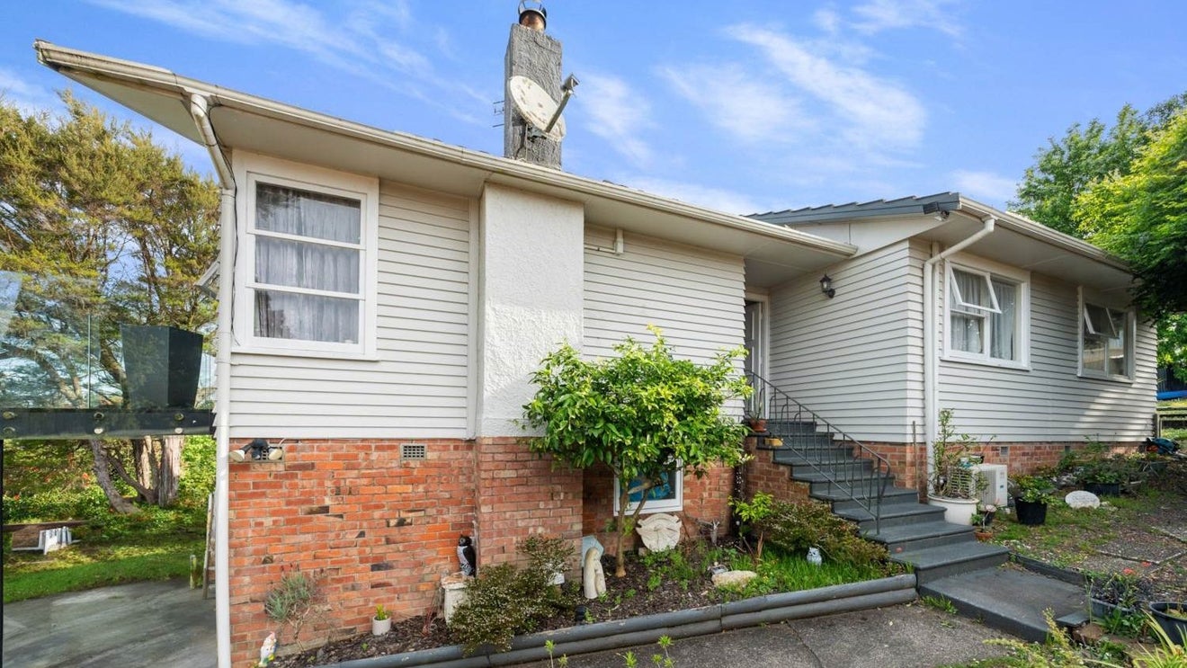 91 Stottholm Road, Titirangi, Auckland - Carousel 1