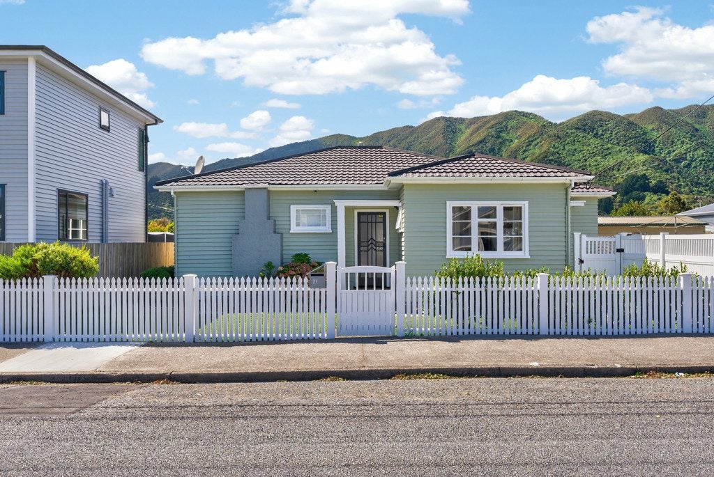 21 Leighton Avenue, Waiwhetu, Lower Hutt - Carousel 2