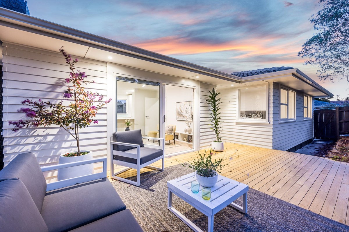 33 Compton Street, Hillcrest, Auckland - Carousel 1