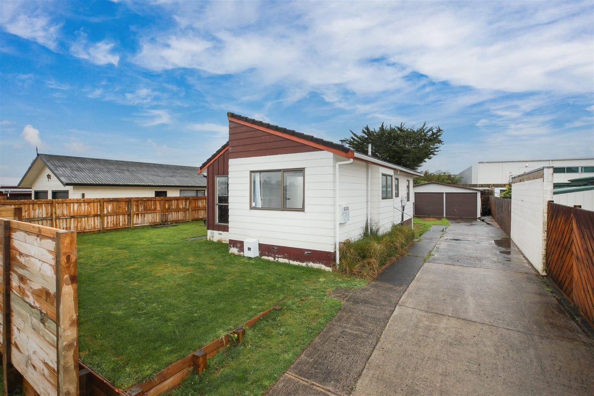 24 Jasmine Avenue, Dinsdale, Hamilton - Carousel 1