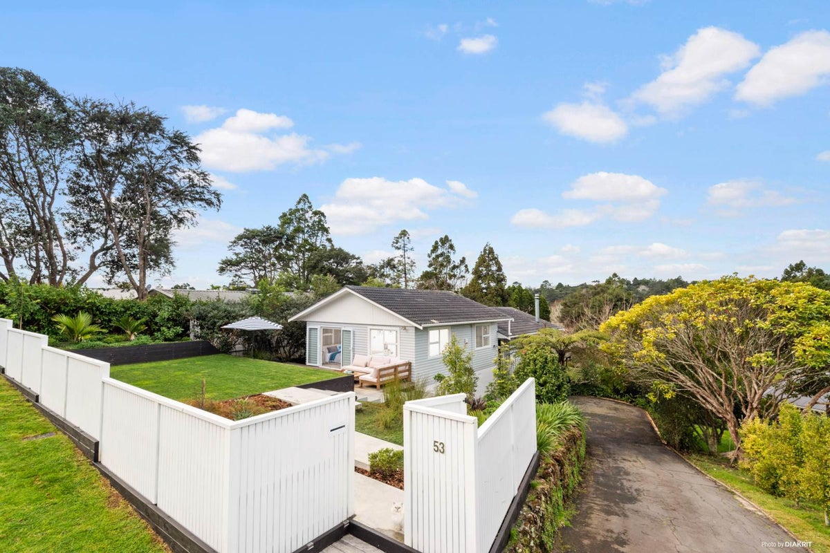 53 Daffodil Street, Titirangi, Auckland - Carousel 1