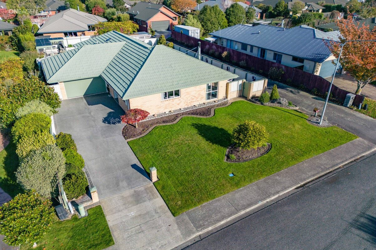 22 Paget Drive, Woodend, Woodend - Carousel 1