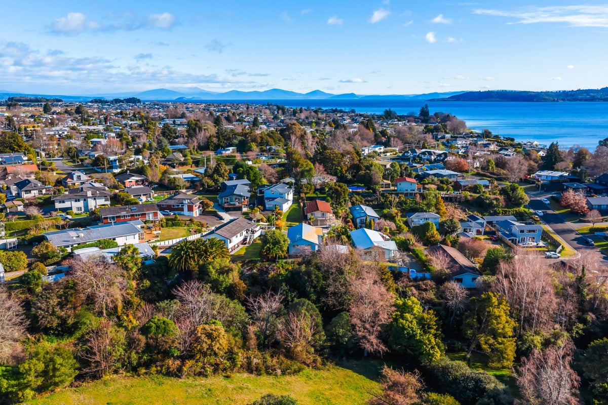 44 Tremaine Avenue, Two Mile Bay, Taupo - Carousel 28