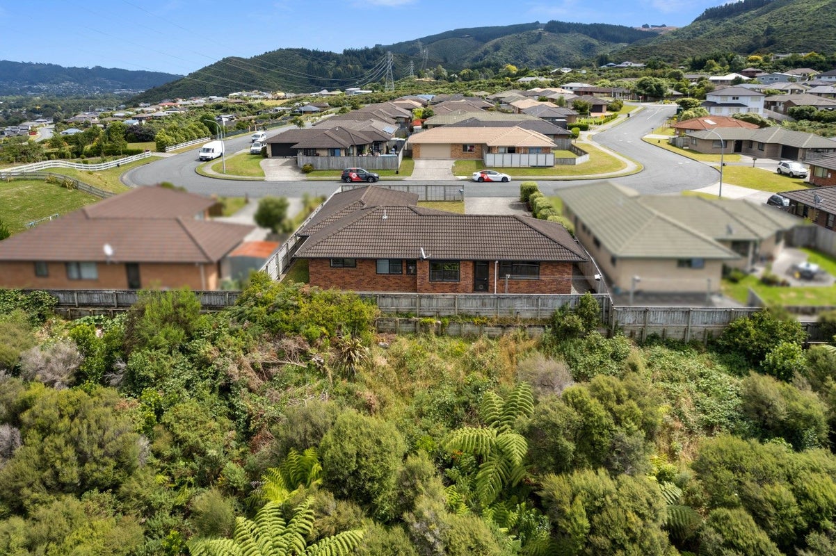 19 Percy Kinsman Crescent, Riverstone Terraces, Upper Hutt - Carousel 2