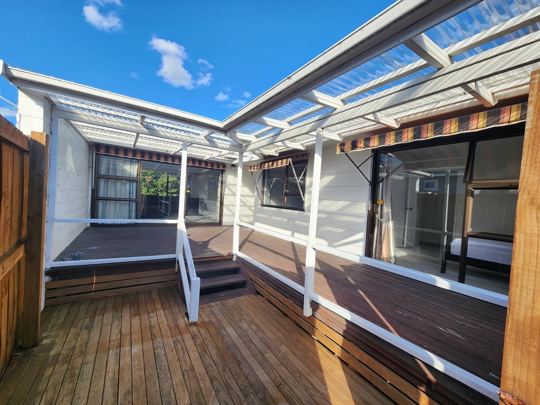 2/5 Nelson Avenue, Northcote Point, Auckland - Carousel 1