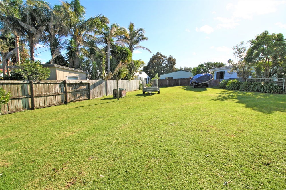 5B Moray Place, Whiritoa, Waihi - Carousel 1