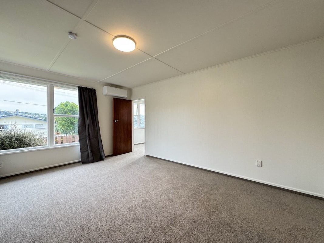 19 Catherine Crescent, Paparangi, Wellington - Carousel 2
