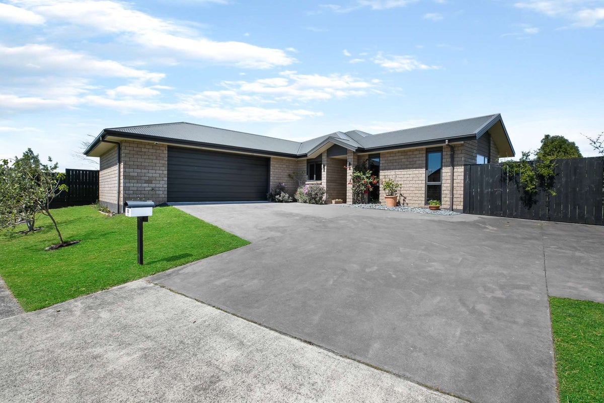 32 Coleraine Drive, Rototuna, Hamilton - Carousel 1