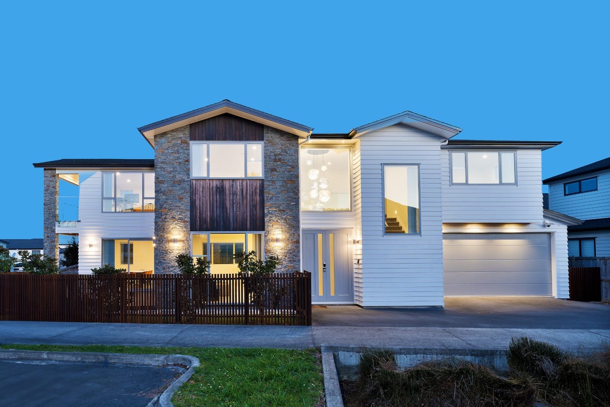 13 Thomas Rielly Avenue, Hobsonville, Auckland - Carousel 1