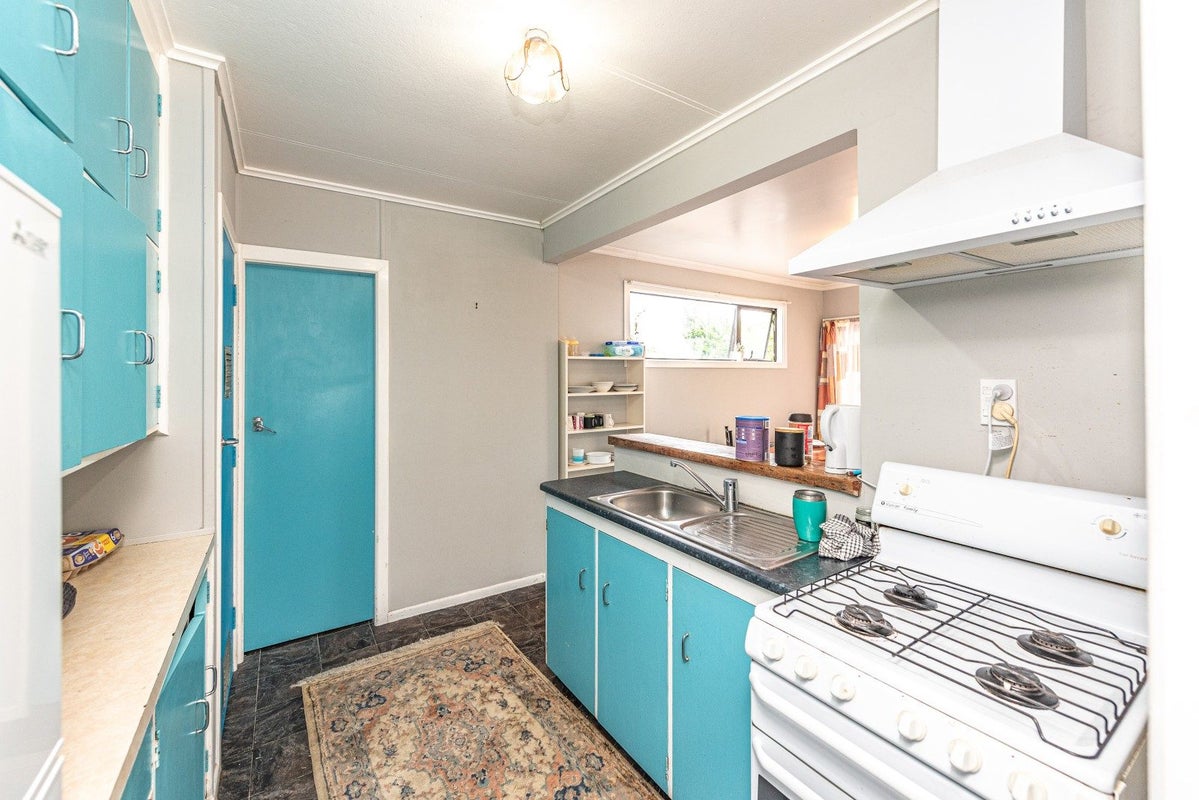 15 Terrace Street, Aramoho, Whanganui - Carousel 2