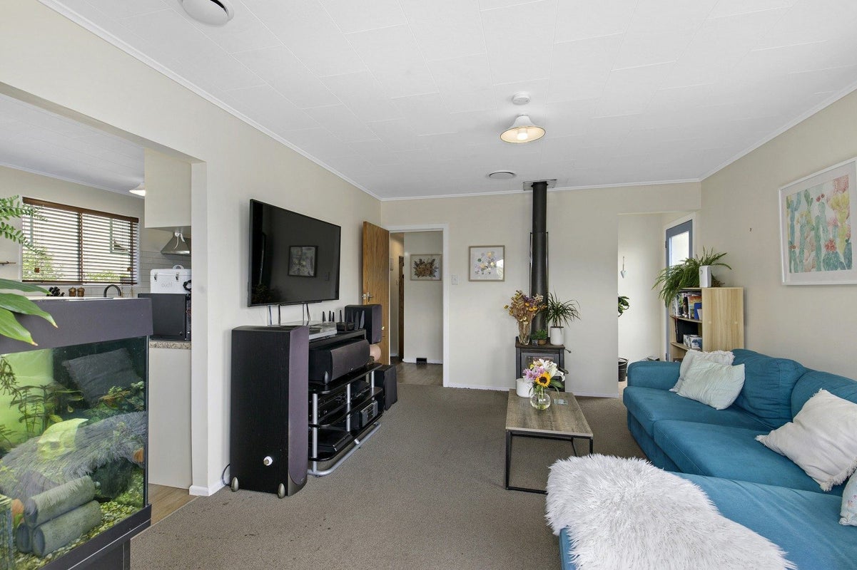 32 Kingsley Street, Stokes Valley, Lower Hutt - Carousel 2
