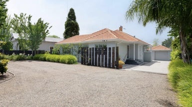 152 Galloway Street, Hamilton East, Hamilton - Carousel 1