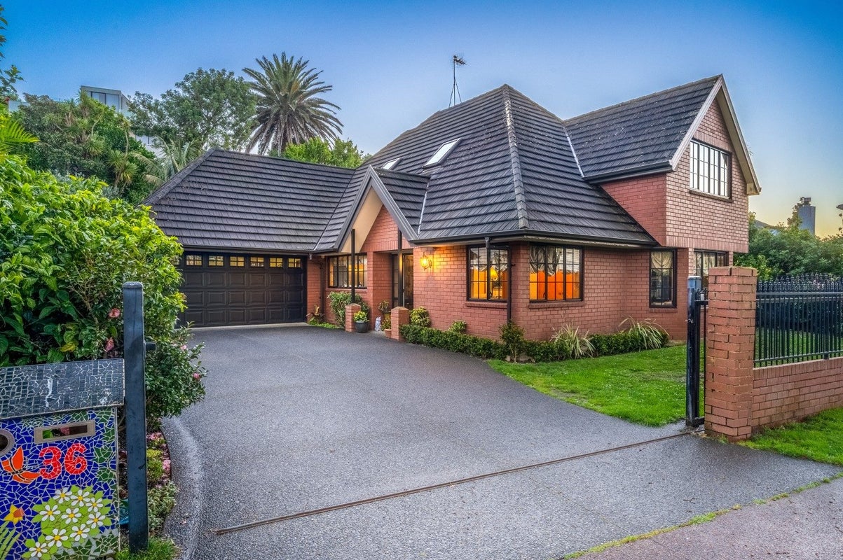 36 Oakwood Grove, Eastern Beach, Auckland - Carousel 1
