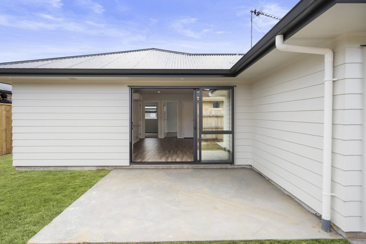 2/7 Fenwick Crescent, Hillcrest, Hamilton - Carousel 2