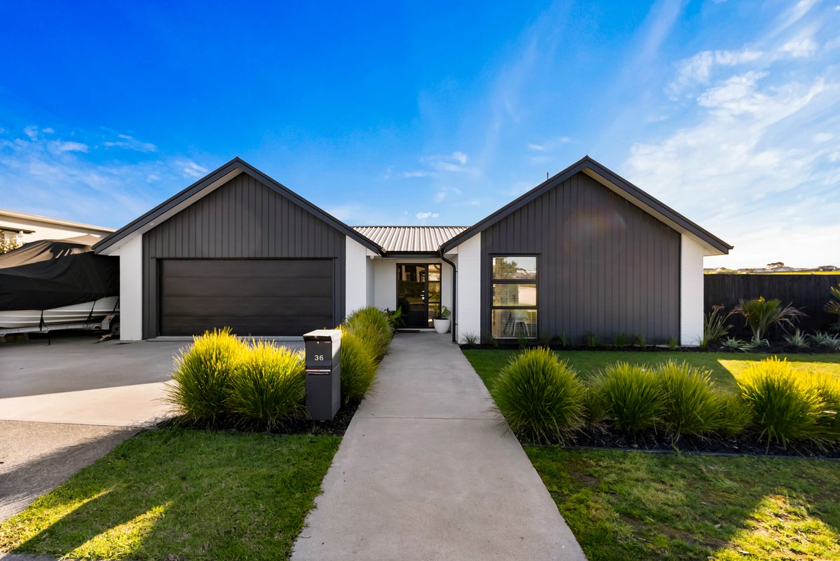 36 Mahutonga Avenue, Beachlands, Auckland - Carousel 1