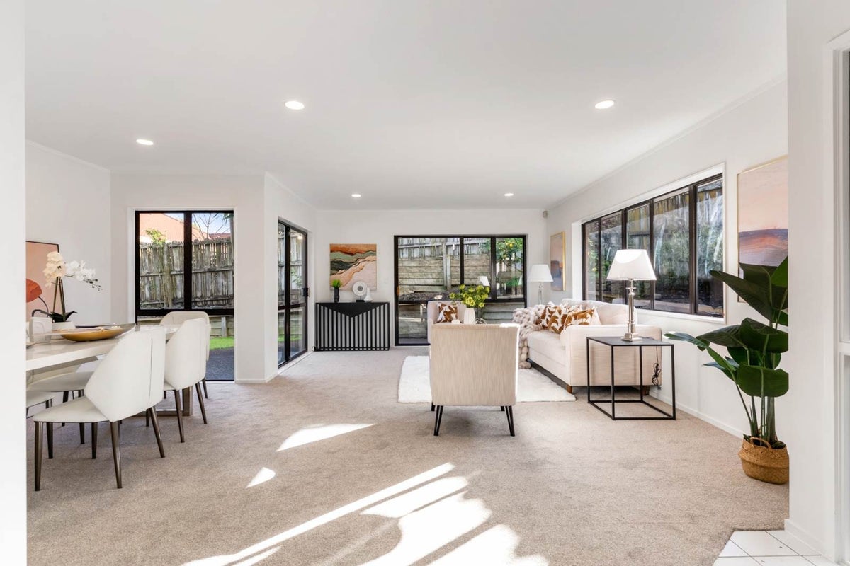 1/28 Britannia Place, Half Moon Bay, Manukau City, Auckland - Carousel 1