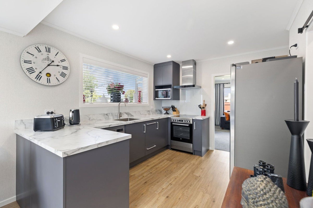 19 Battersea Place, Roslyn, Palmerston North - Carousel 2