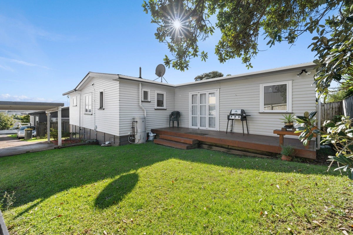 1/31 Lavelle Road, Henderson, Auckland - Carousel 1