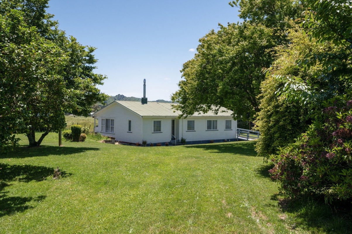 12 Simmons Road, Taumarunui - Carousel 1