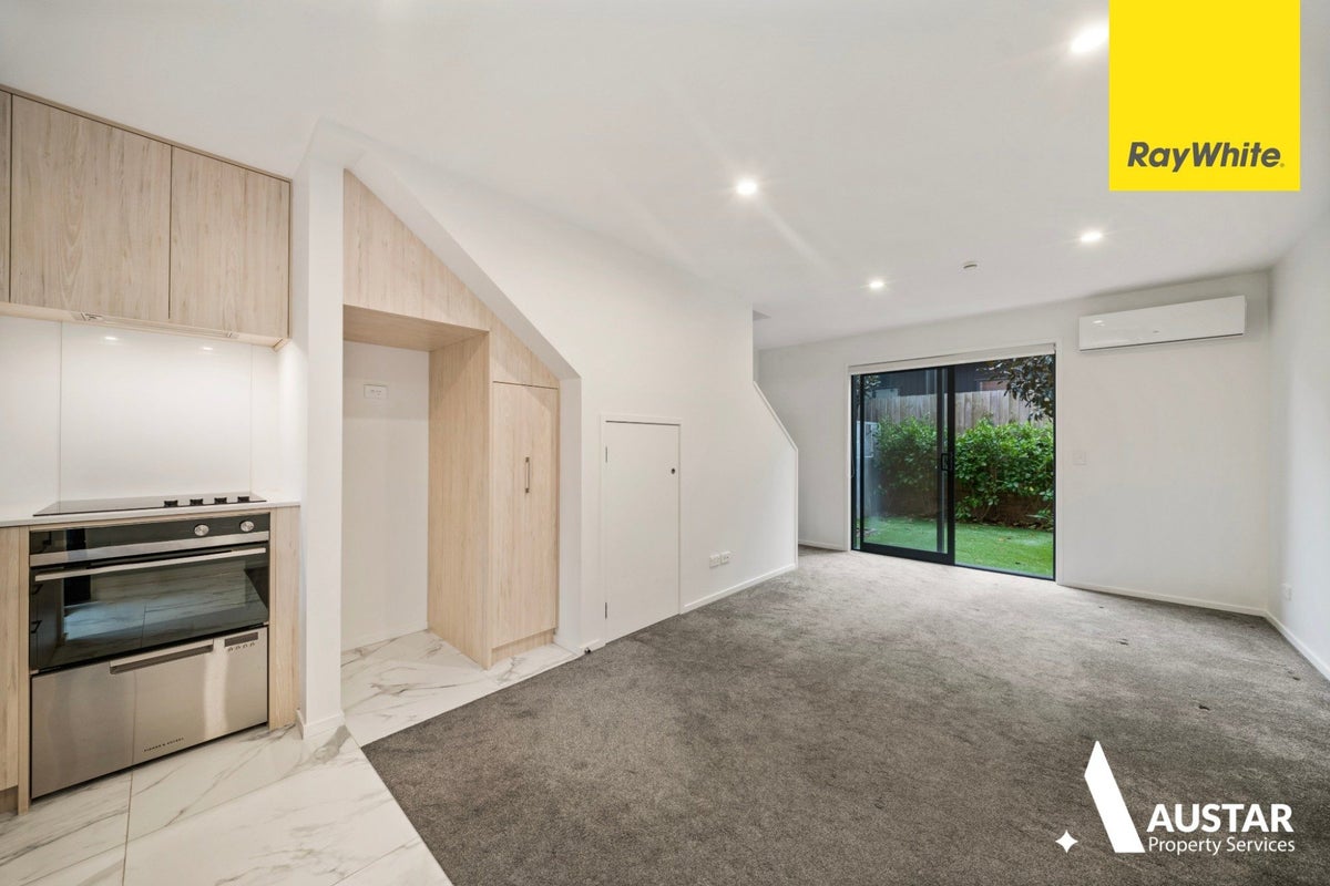 10/10 Yeovil Road, Te Atatu Peninsula, Auckland - Carousel 2