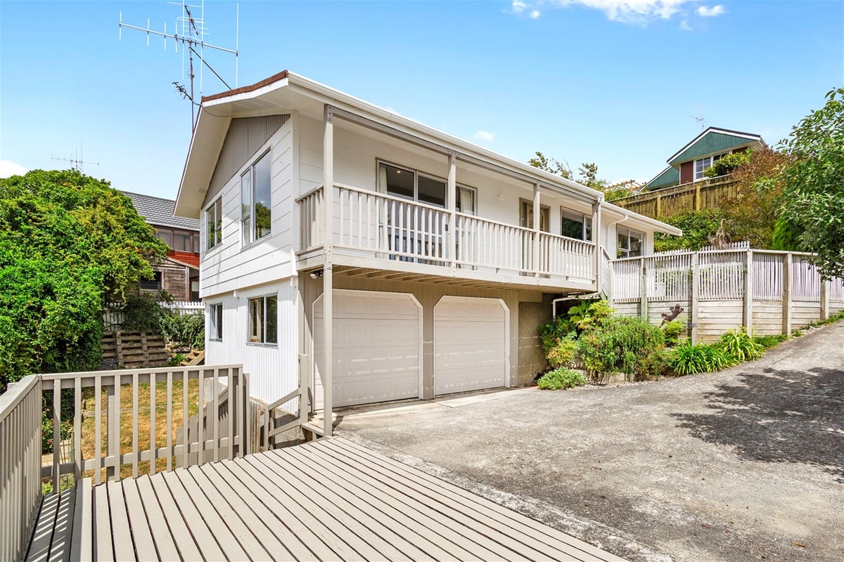 58A Oriel Avenue, Tawa, Wellington - Carousel 2