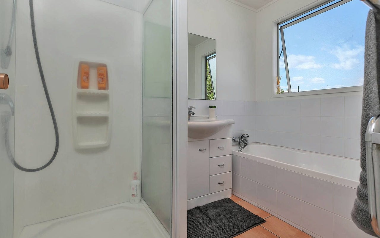 10 Regency Place, Sunnynook, Auckland - Carousel 2