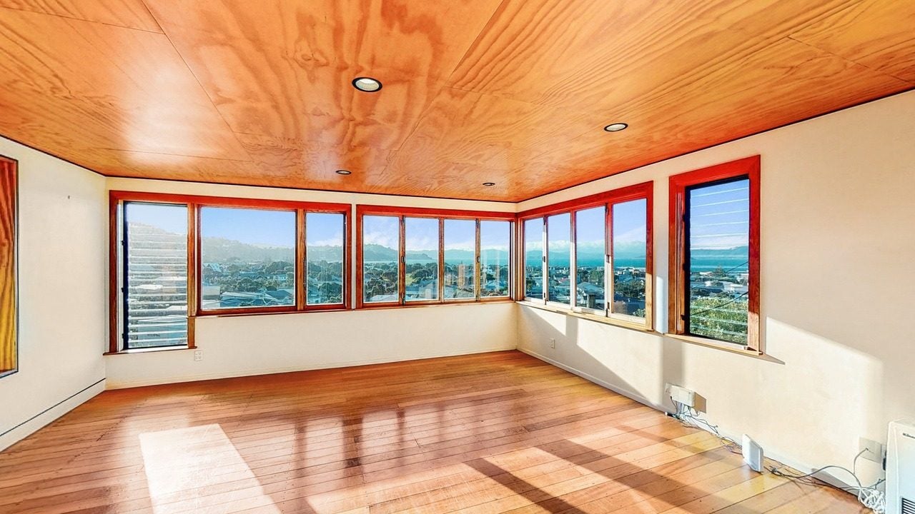 51 Mantell Street, Seatoun, Wellington - Carousel 1