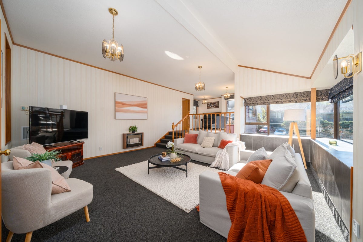 11 Duval Grove, Tawa, Wellington - Carousel 2