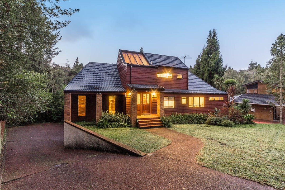 16 Homewood Place, Chatswood, Auckland - Carousel 1