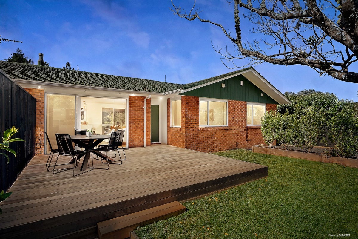 46 Lantana Road, Green Bay, Auckland - Carousel 1