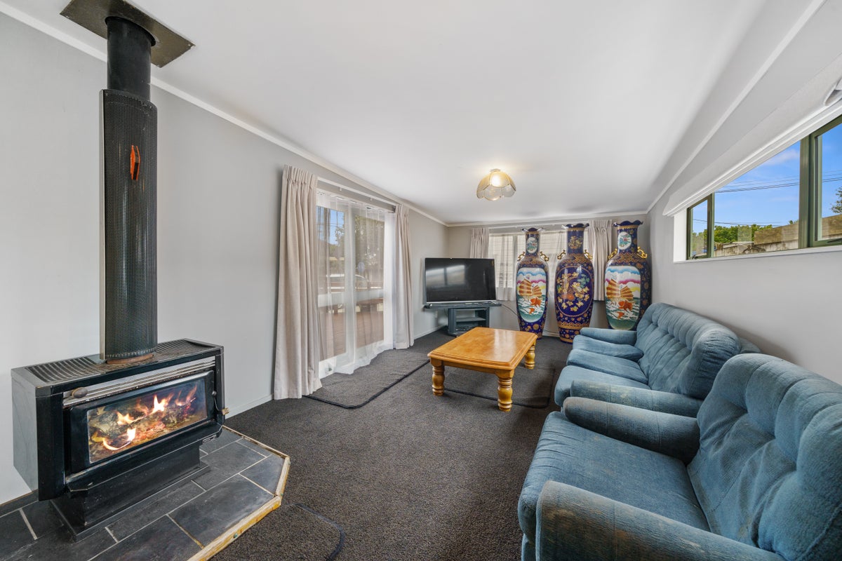 65 Hewer Crescent, Naenae, Lower Hutt - Carousel 2