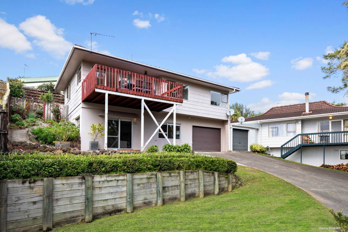 1/12 Dianthus Place, Browns Bay, Auckland - Carousel 1